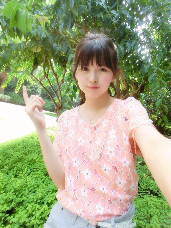 杭州树人大学在校学生艾佳