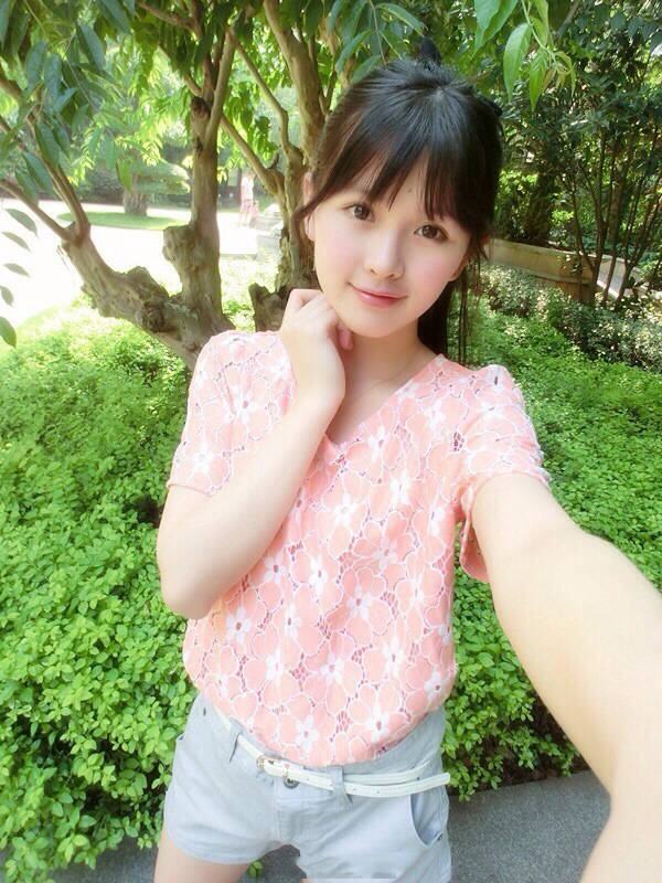 杭州树人大学在校学生艾佳