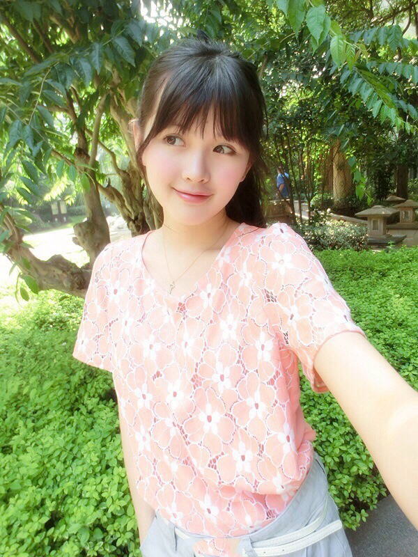 杭州树人大学在校学生艾佳
