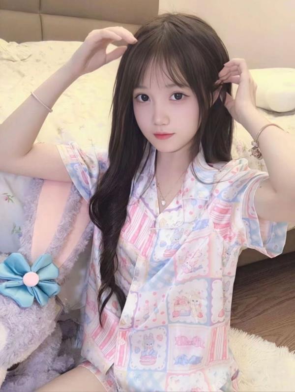 娇小型萝莉媛菲