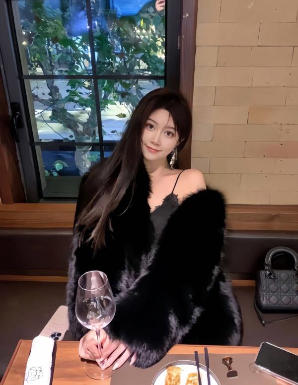 顶级车模婧涵