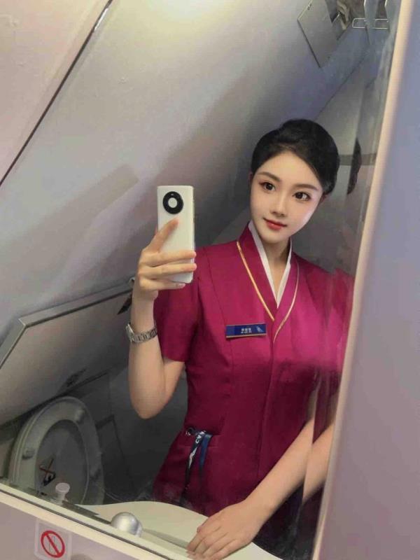 暑期在飞空姐西桢