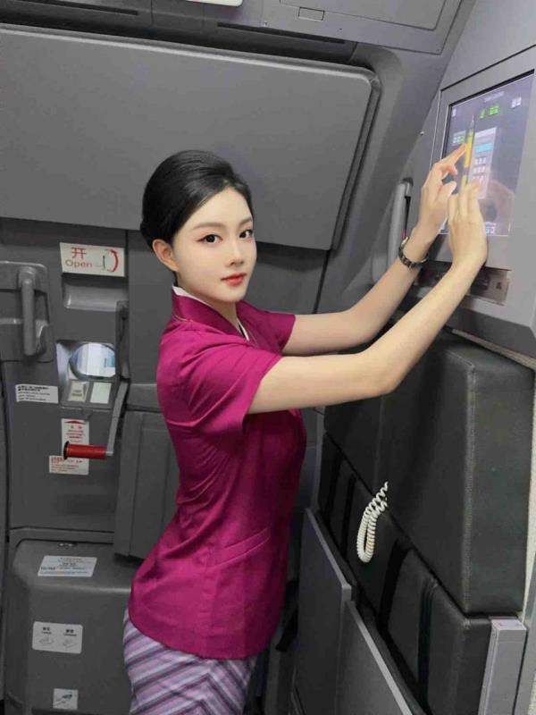 暑期在飞空姐西桢