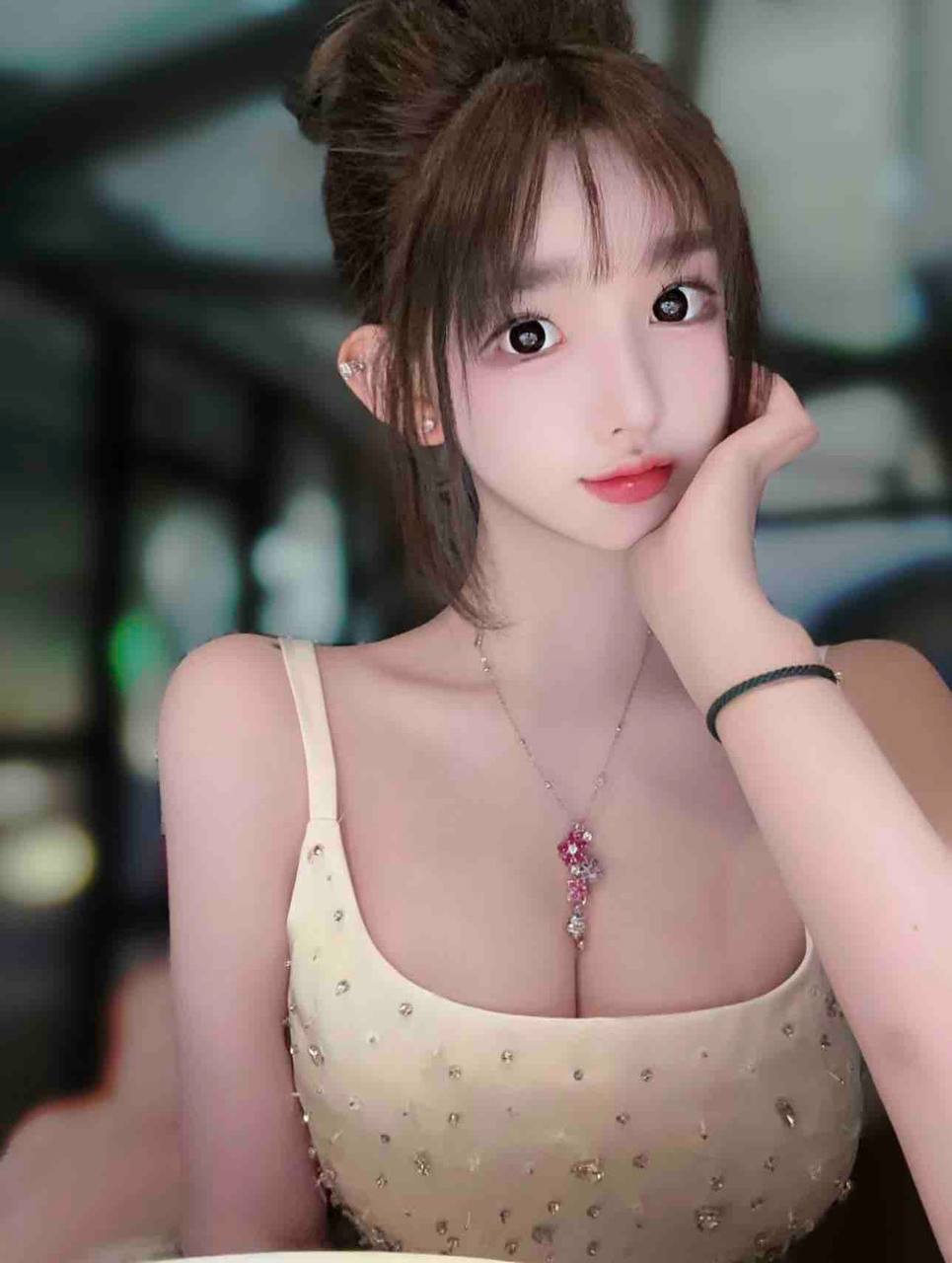 打扮洋气学生凌薇