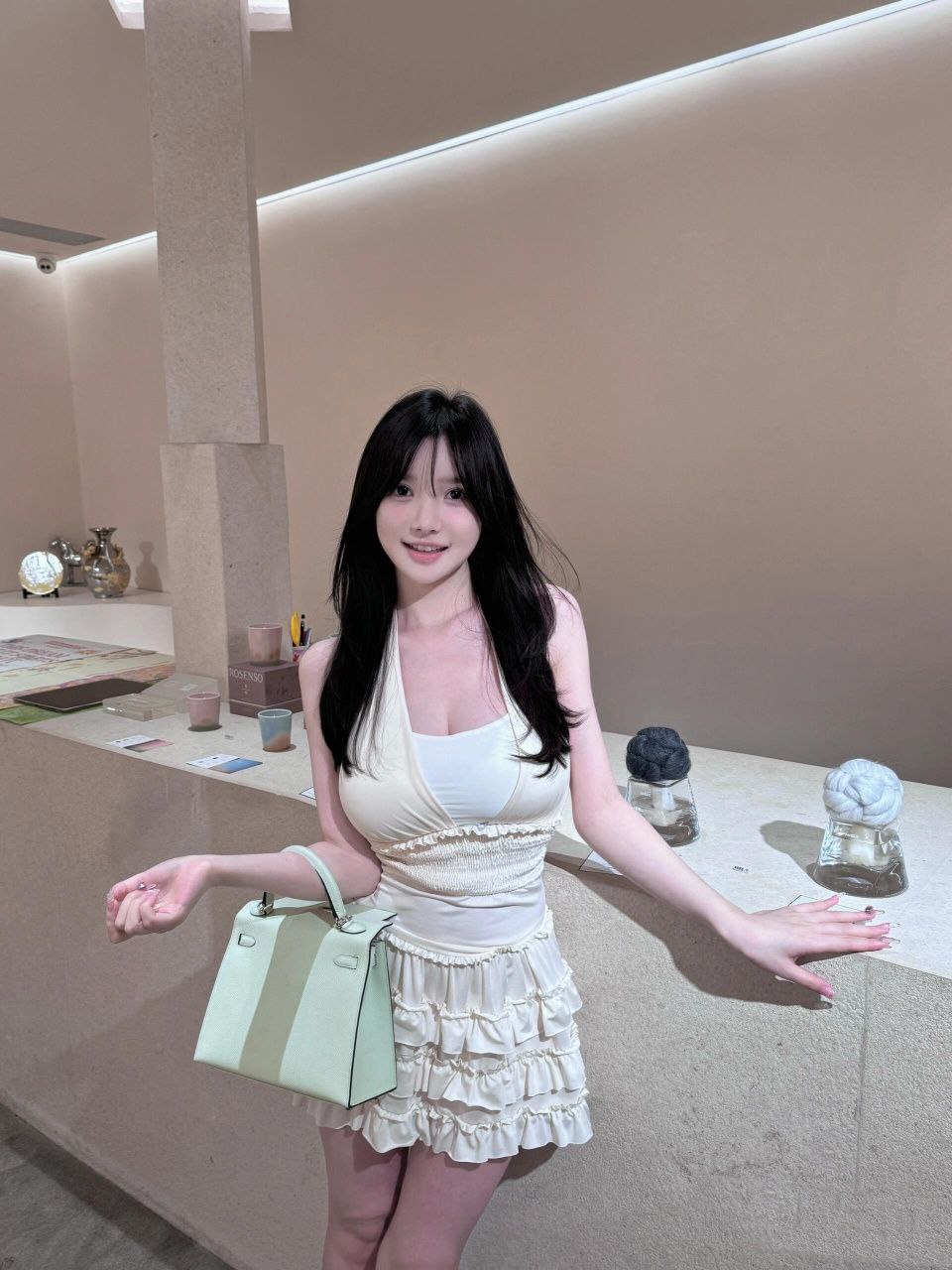 辣妹网红博主怡蕾