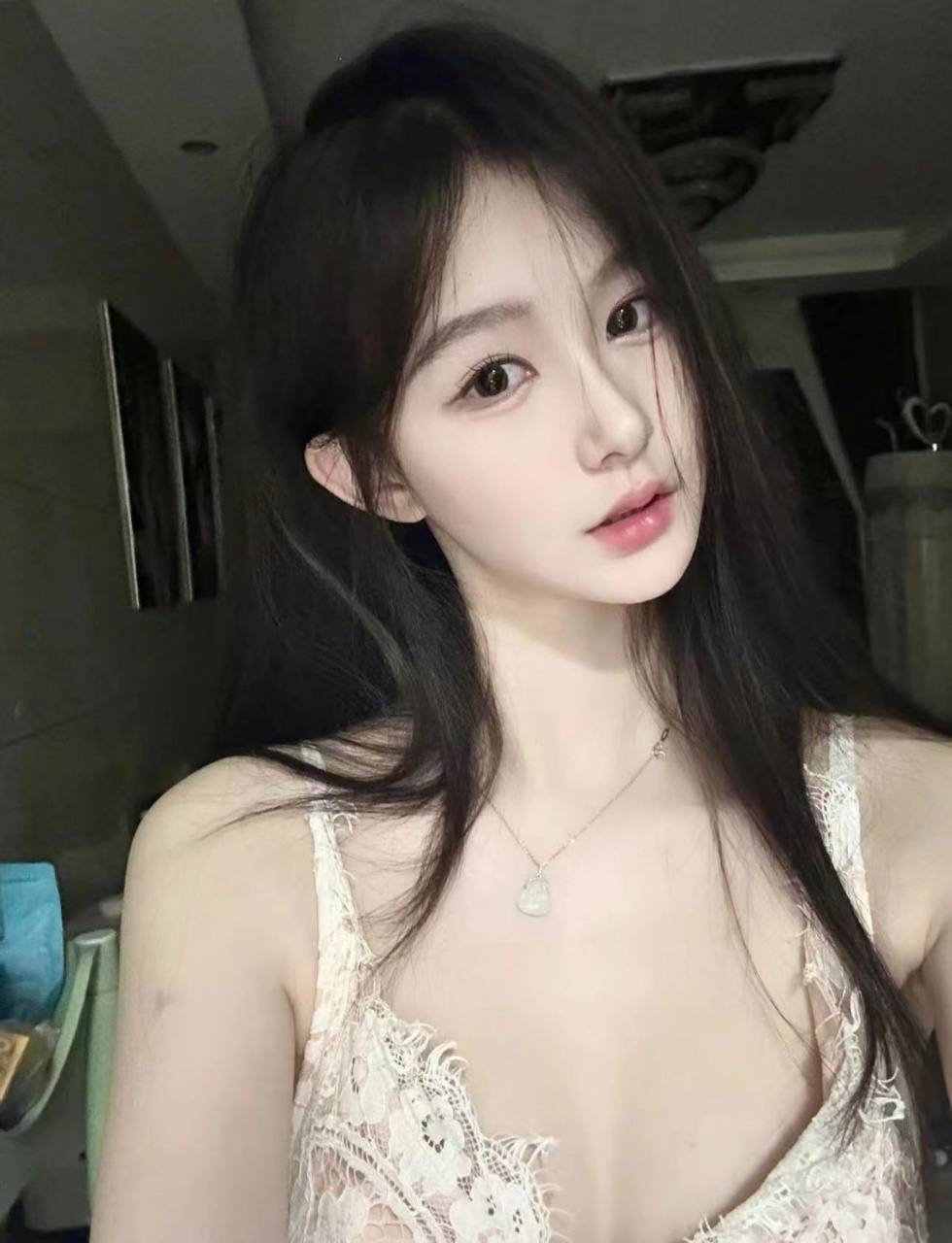 清纯高颜值网红语晗