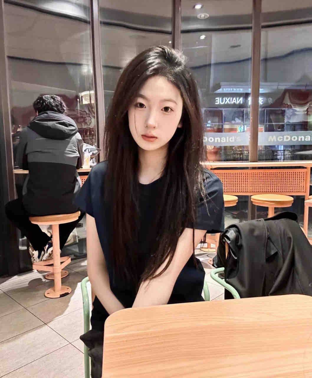 甜美可人大学生睿宁