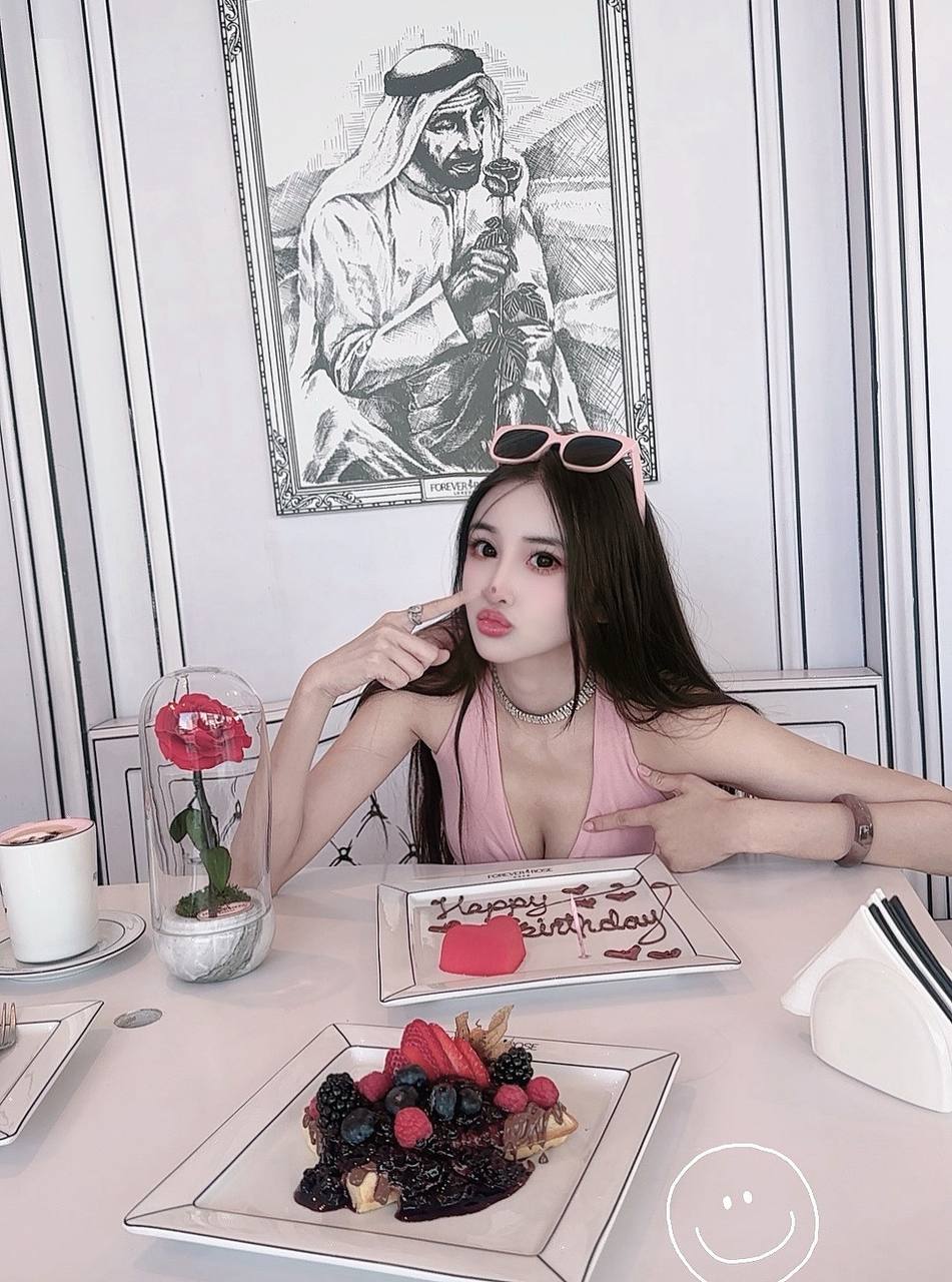 网红游戏主播美娜