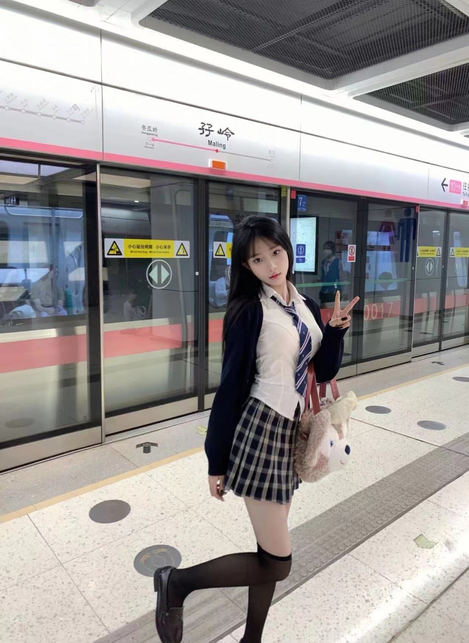 精致的猪猪女孩瑞姿