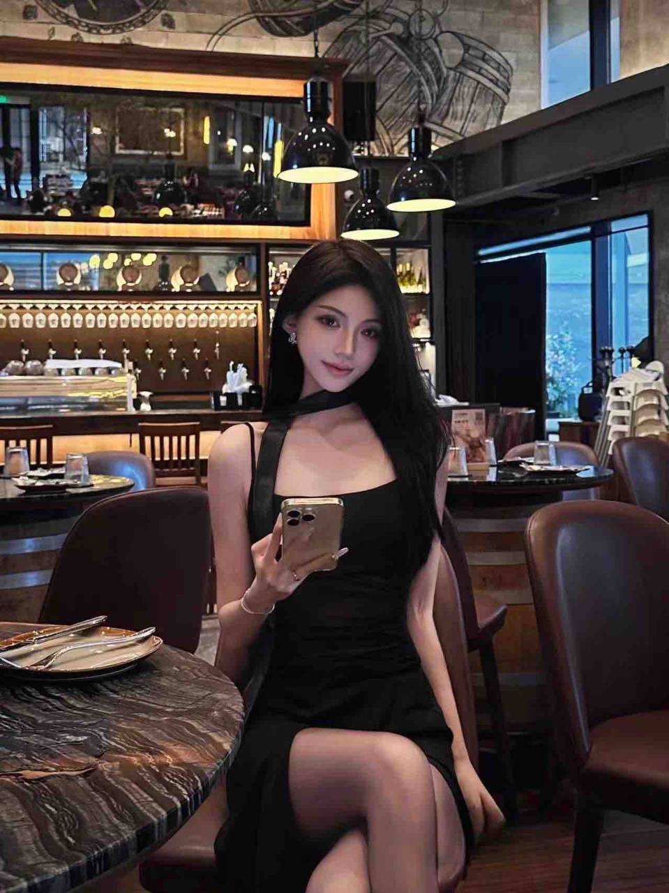 T台秀场模特含婧