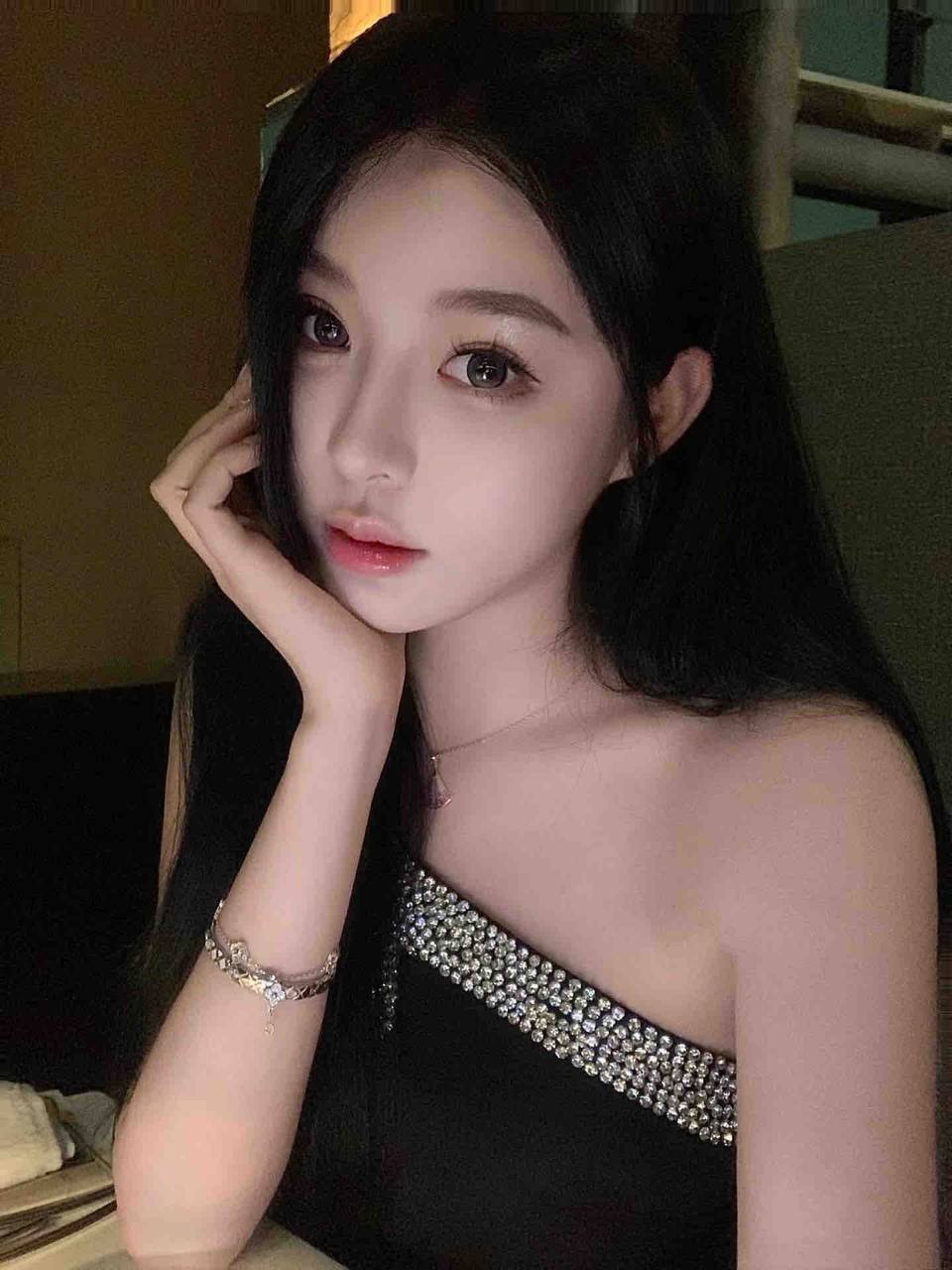 芭莎杂志合作模特心瑶