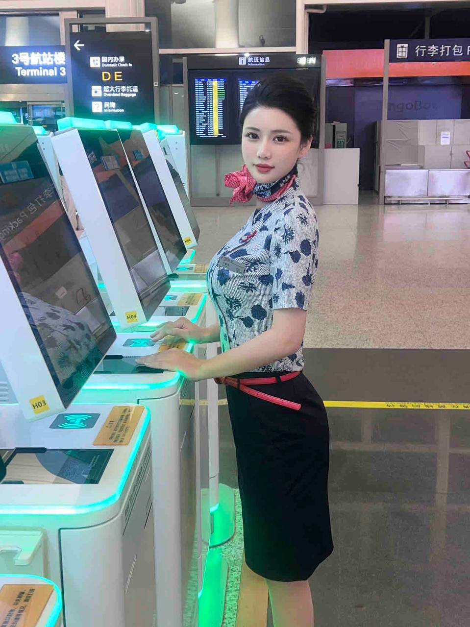 航空真实在飞空姐芝馨