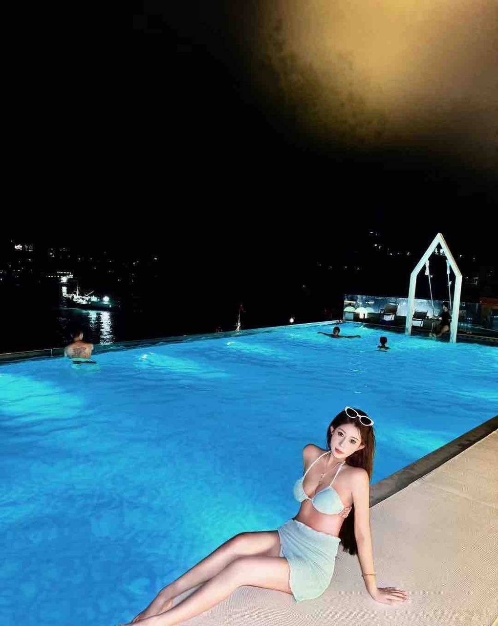 洋气时尚女生润珊