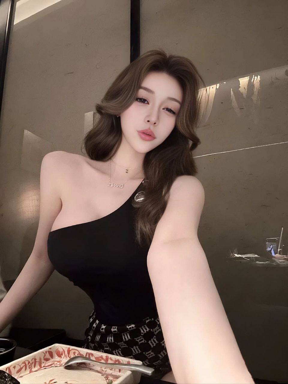 百万粉丝网红郁彤
