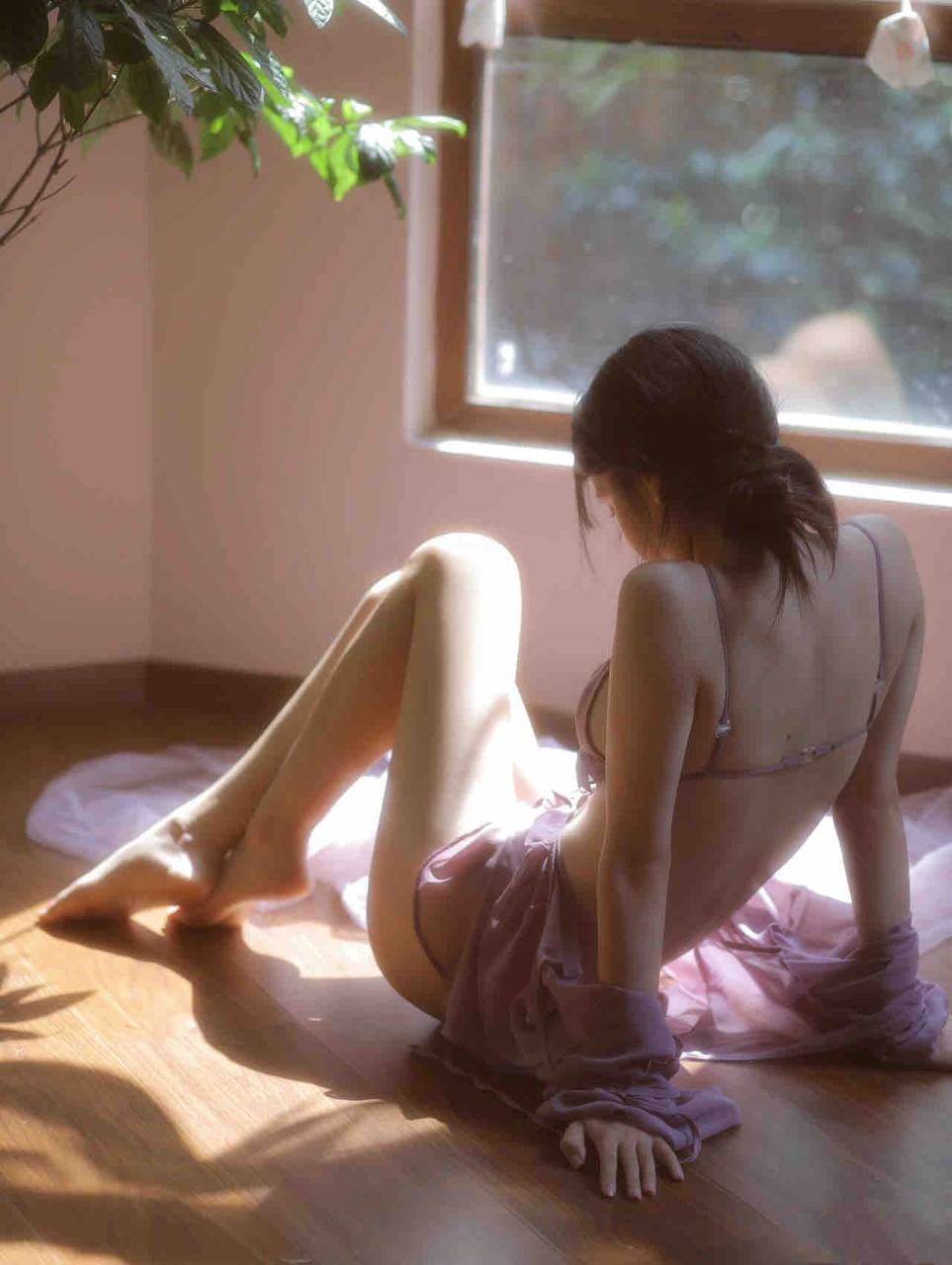娇小可爱大学生晴盈