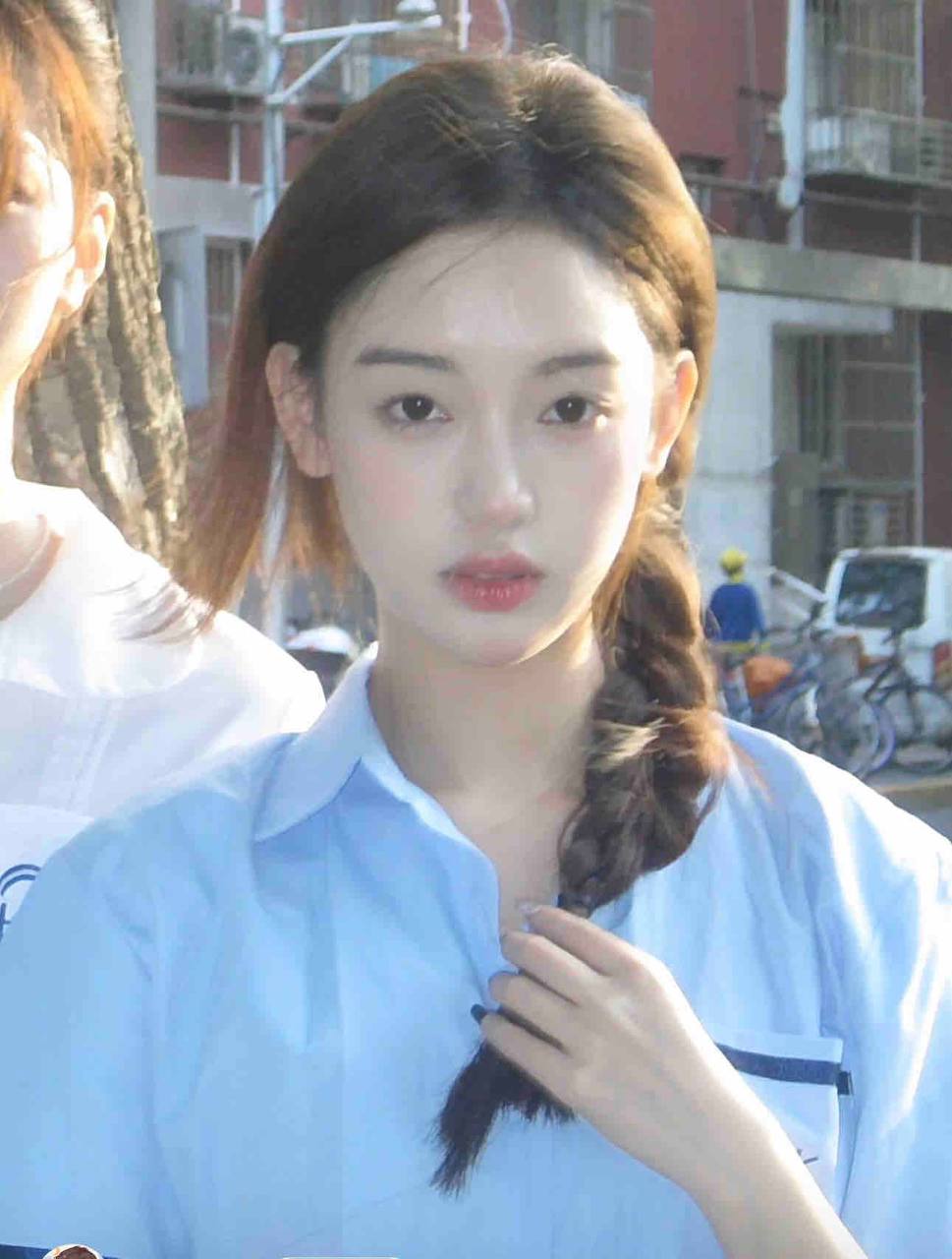 娇小可爱大学生晴盈