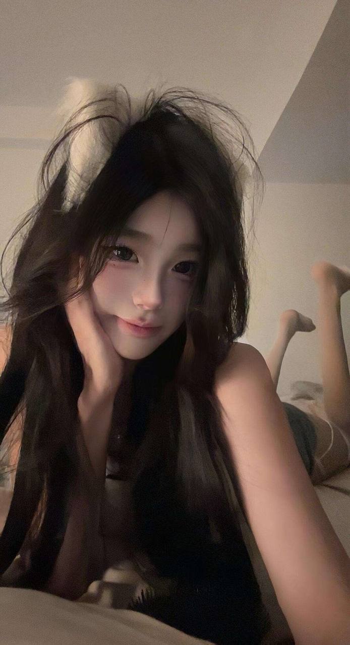 精致脸蛋伊雪