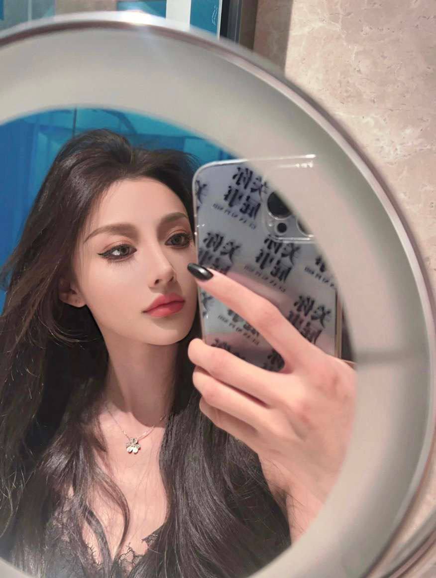 欧美范脸蛋彩彩