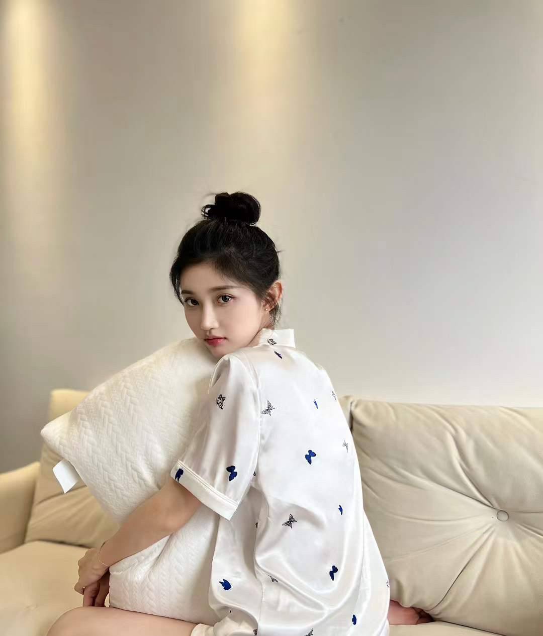 小巧邻家女孩睿萱