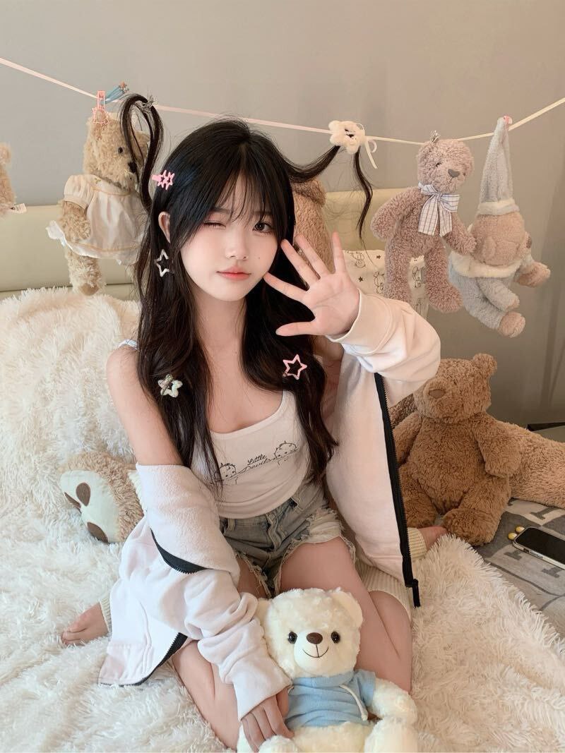 身形娇小甜妹