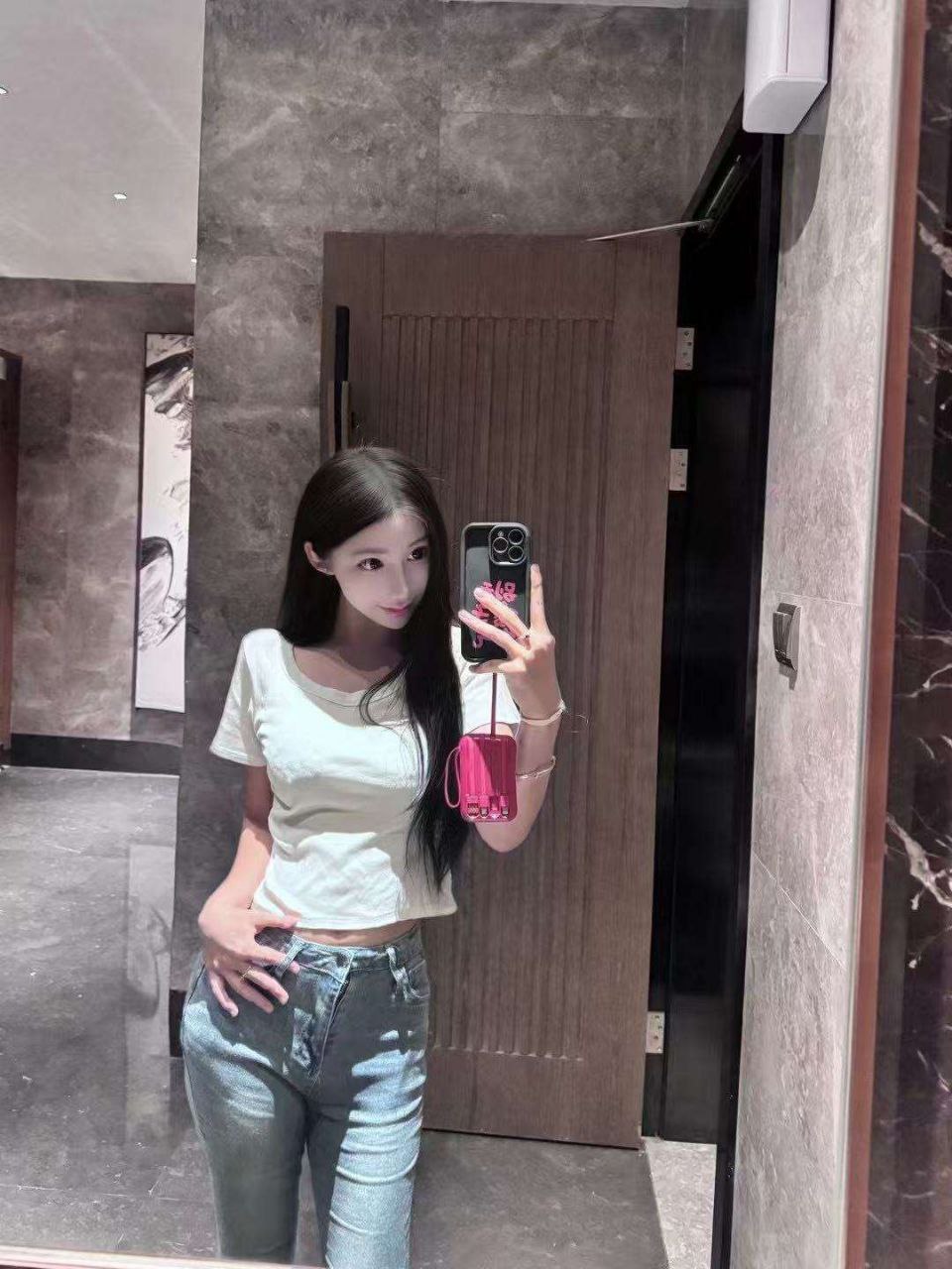 清冷优雅气质美女芷蓝