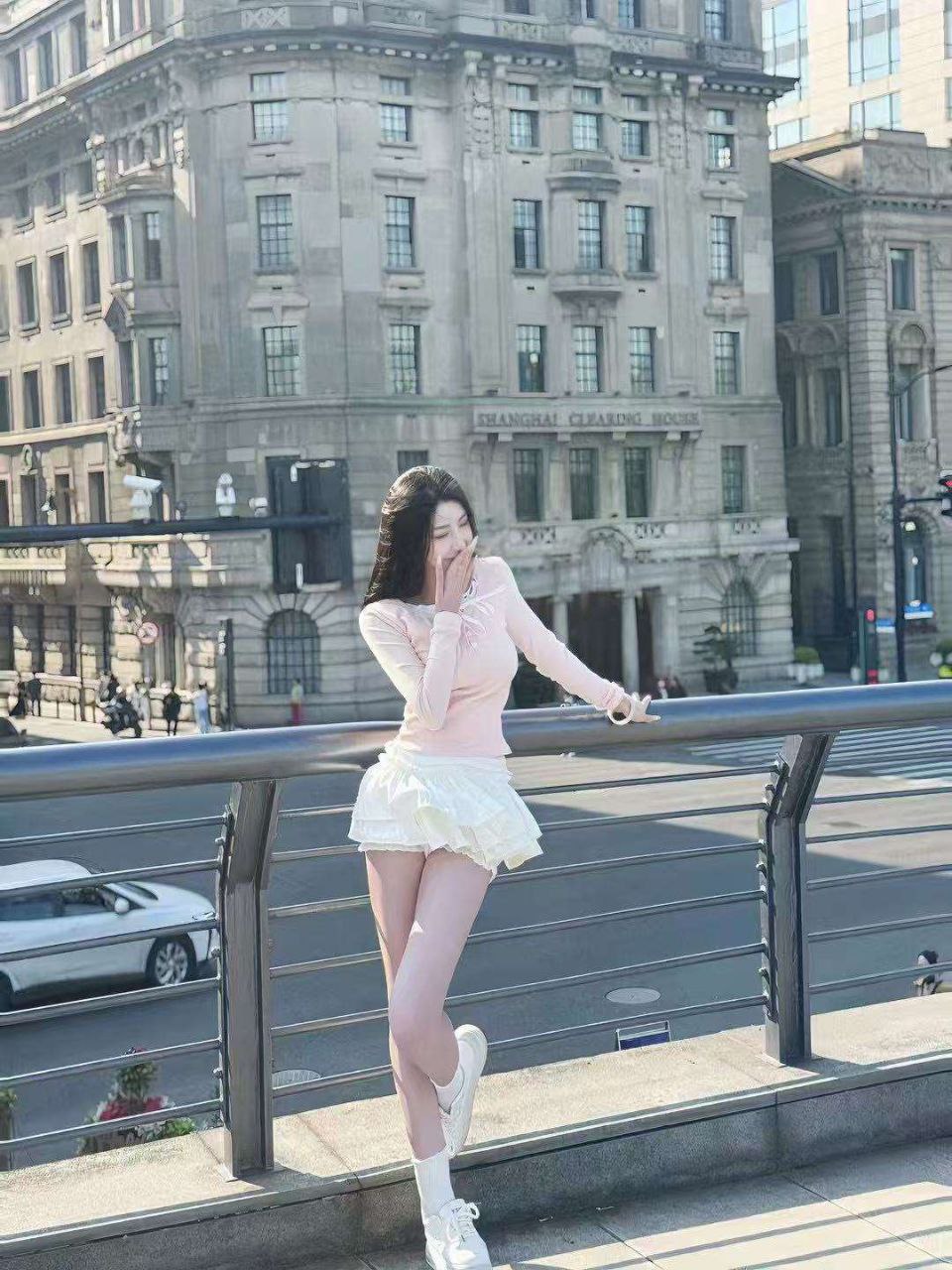 清冷优雅气质美女芷蓝