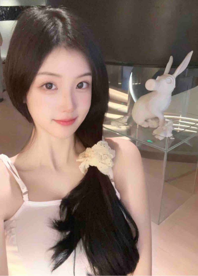 纯净素颜脸金琪琪