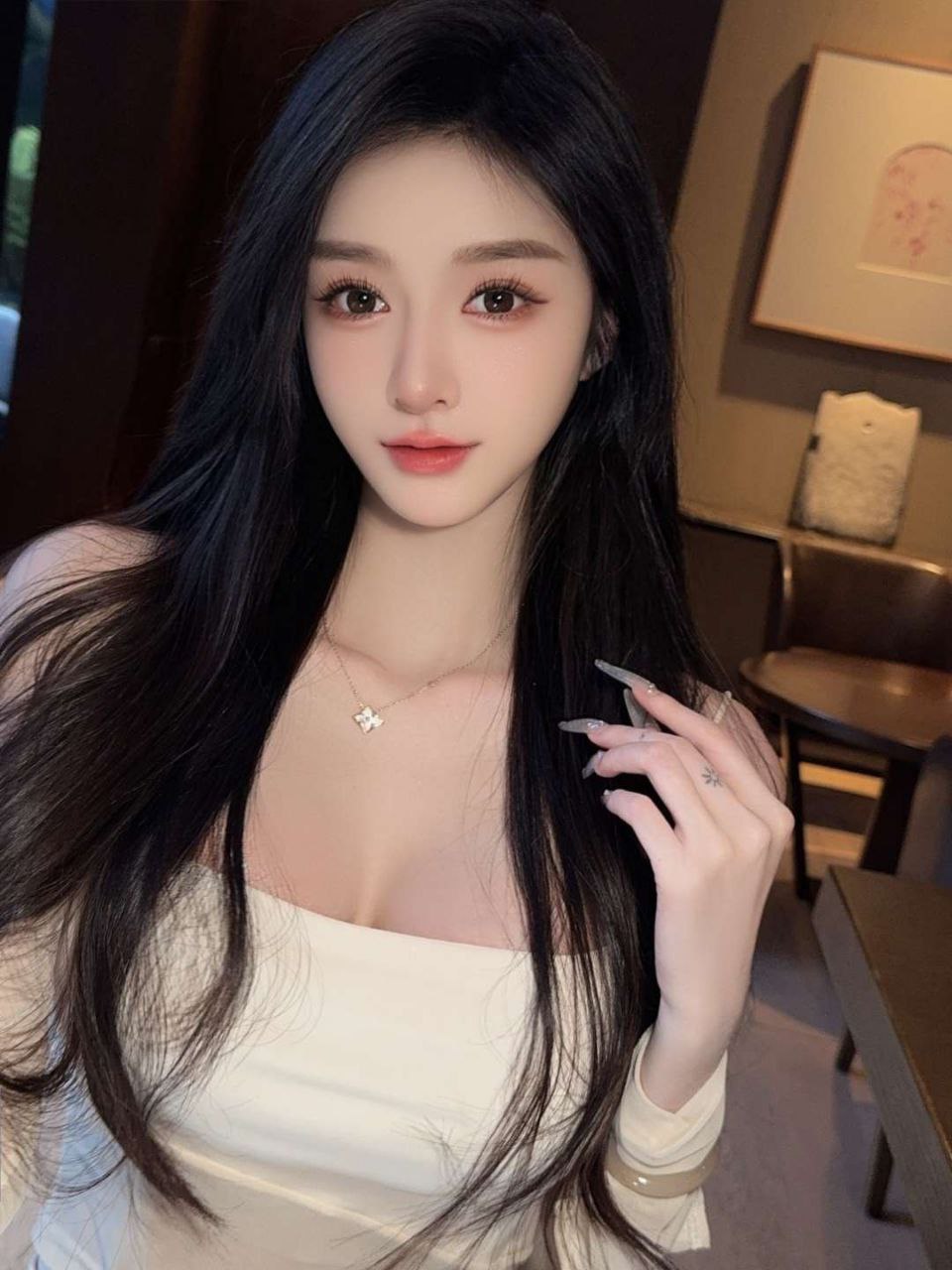 五官精致小姐姐芯然