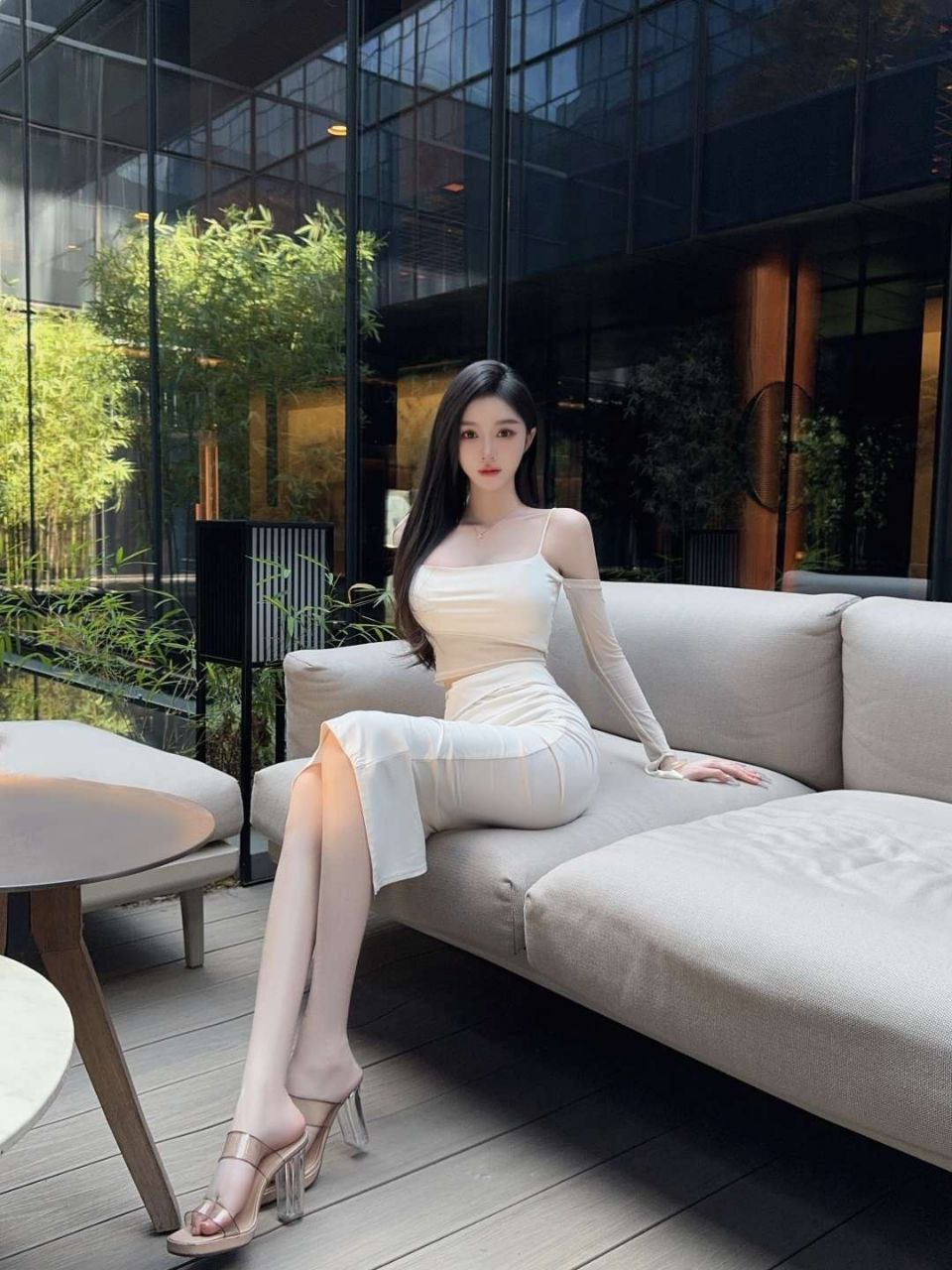 五官精致小姐姐芯然
