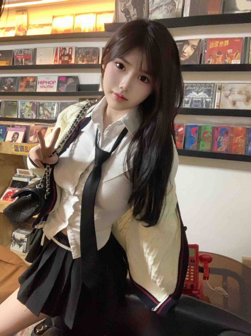 安静温柔洁妮