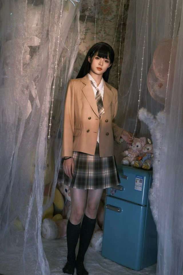 反差乖乖女Avina