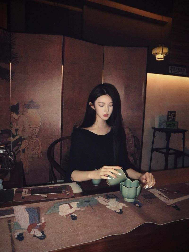 精致明星脸洛琳