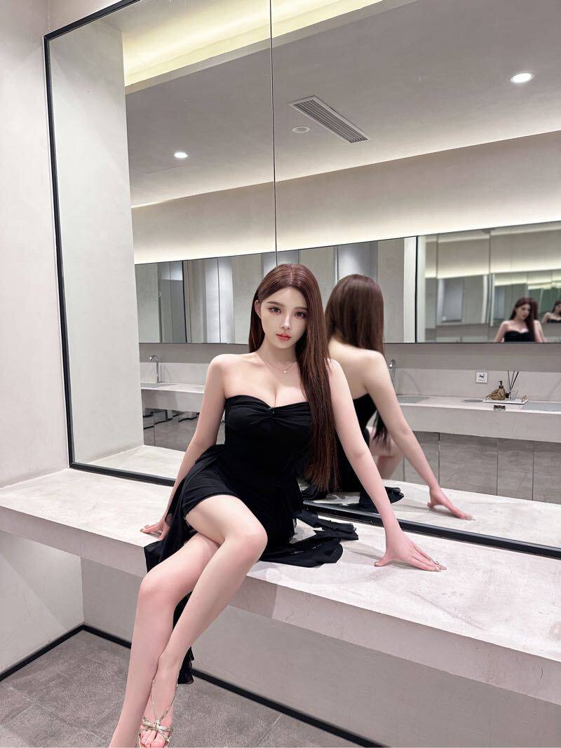 瑜伽健身教练洛娅