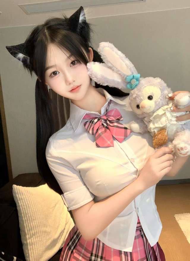 清纯幼态脸洛薇