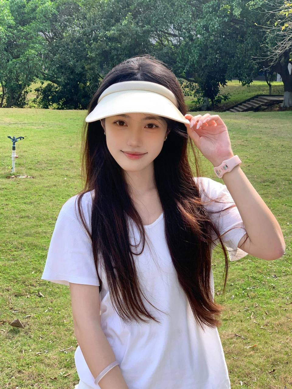 大二在读生Omira