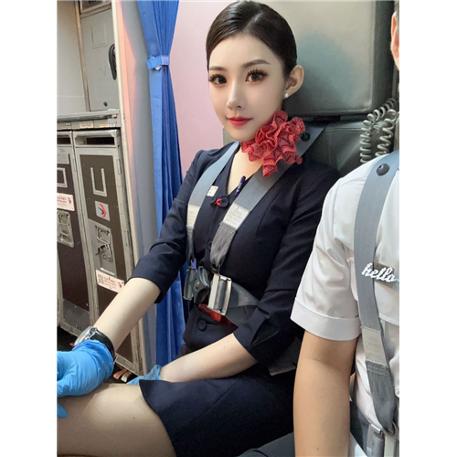 冷艳迷人高挑身材空姐小萱