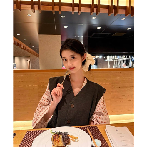 小巧邻家女孩睿萱