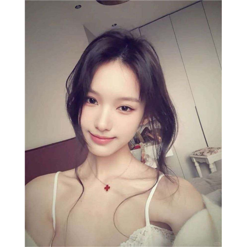 精致明星脸洛琳