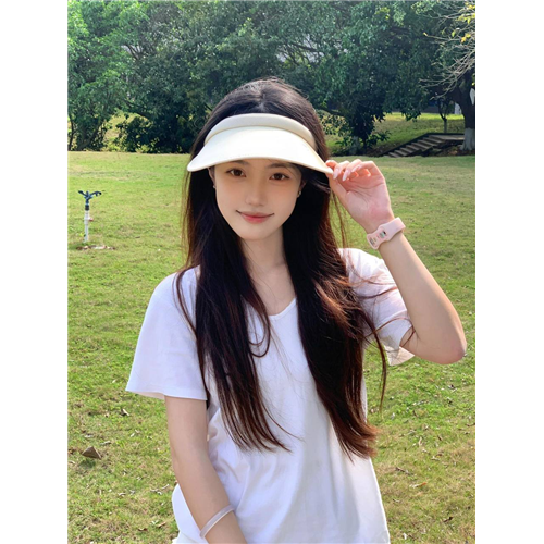 大二在读生Omira