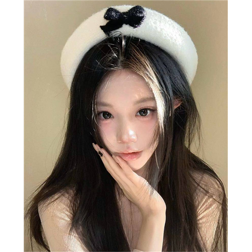 视觉设计系大一学生馨娜